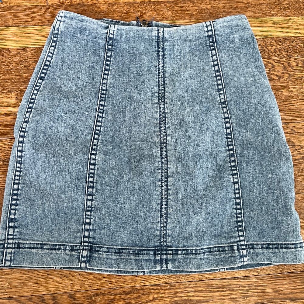 Free People Light Wash Denim Mini‎ Skirt Size 4 Womens Cotton Blend